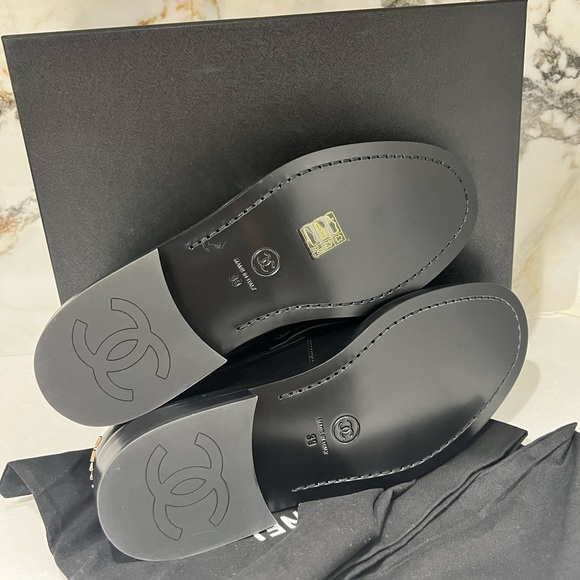 S23 Chanel Women’s Black Leather Loafers Gold Hardware 39 - Picture 9 of 14